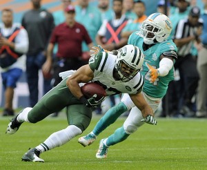 GWP-1. London (United Kingdom), 04/10/2015.- New York Jets Eric Decker (L) in action against the Miami Dolphins during their NFL International series match at Wembley Stadium, London, Britain, 04 October 2015. (Londres) EFE/EPA/GERRY PENNY