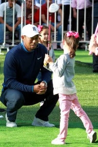 51020153. México, 20 Oct. 2015 (Notimex-José Pazos).- Tiger Woods, impartió una clínica de Golf en el Altar a la Patria en el Bosque de Chapultepec, dentro de las actividades previas a la segunda edición de la Golf Cup 2015. NOTIMEX/FOTO/JOSÉ PAZOS/JPF/SPO/