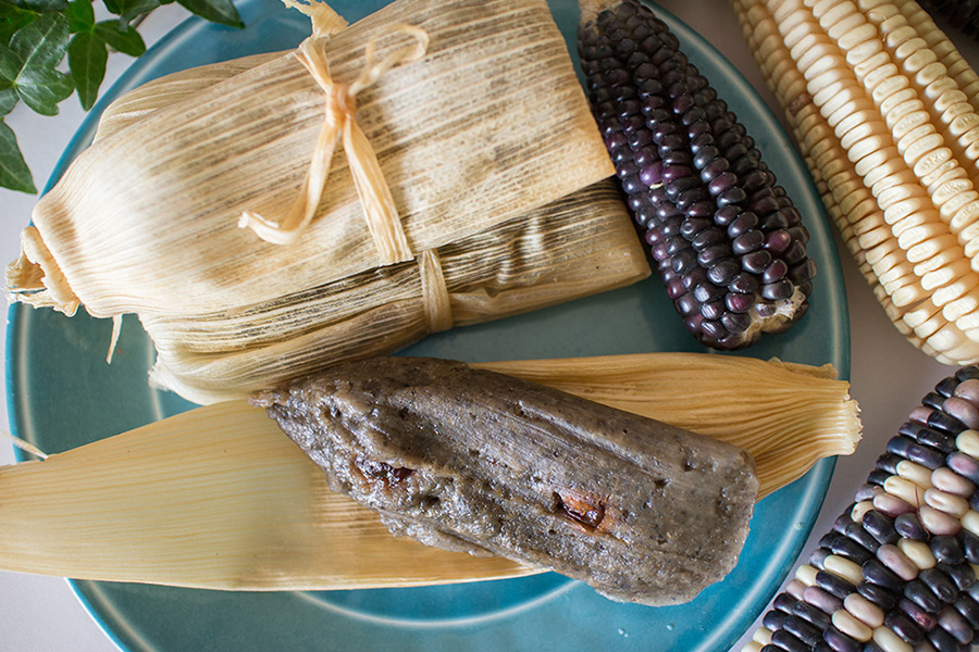 Tamal tradicional de día de muertos con difunto por ingrediente