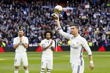  Dedica CR7 Balón de Oro a la afición del Bernabéu