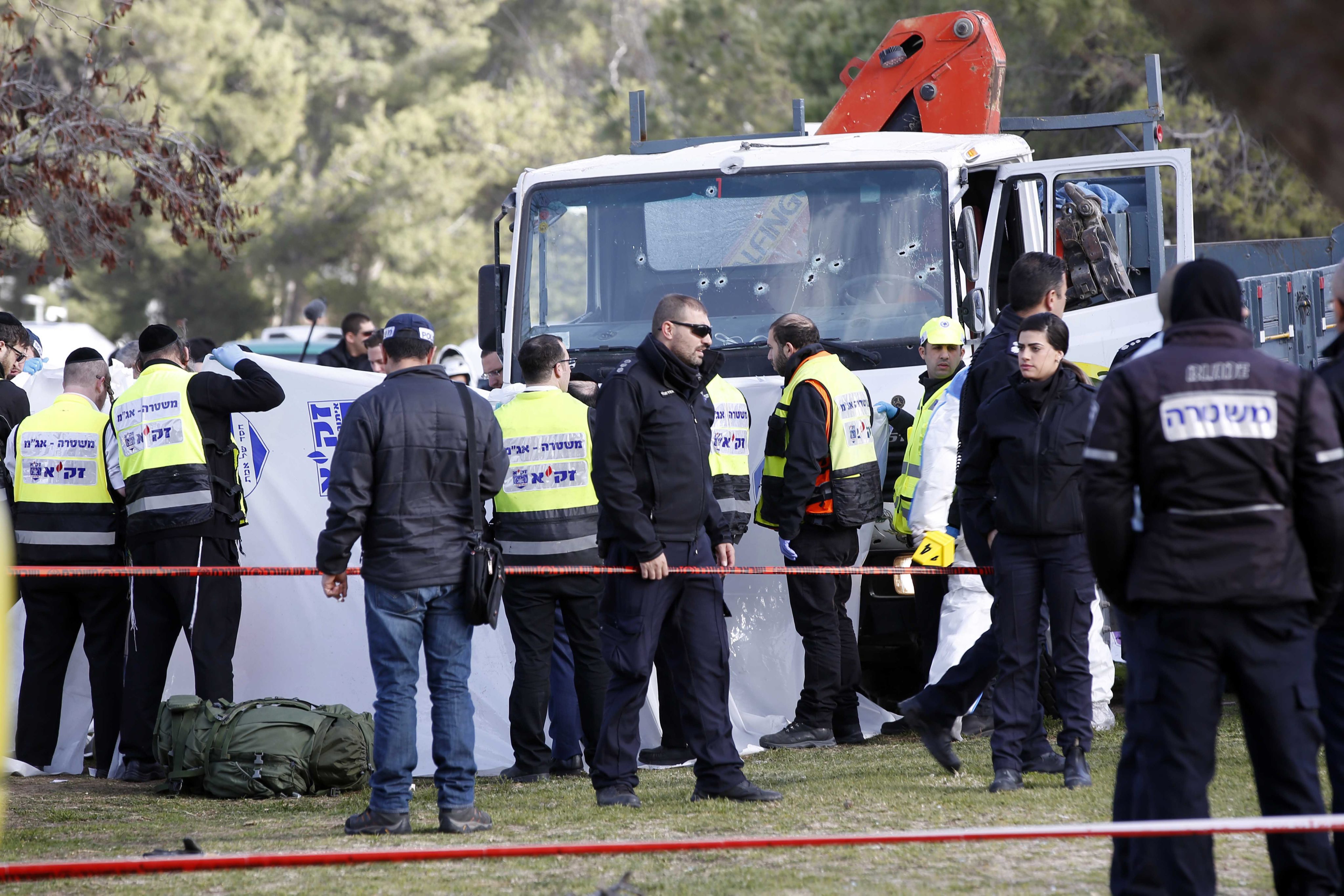  Cuatro muertos y 13 heridos en un ataque con camión contra soldados israelíes
