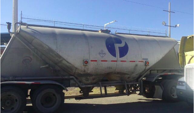  Autoridades de Guanajuato reportan robo de camión con óxido de plomo