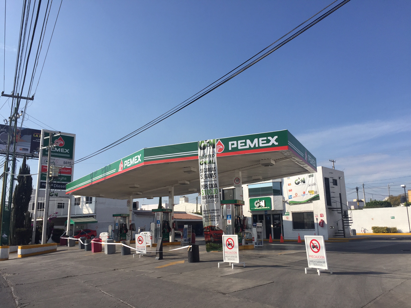  Fotogalería: Gasolina subió de precio este domingo, pero sigue escaseando en Querétaro