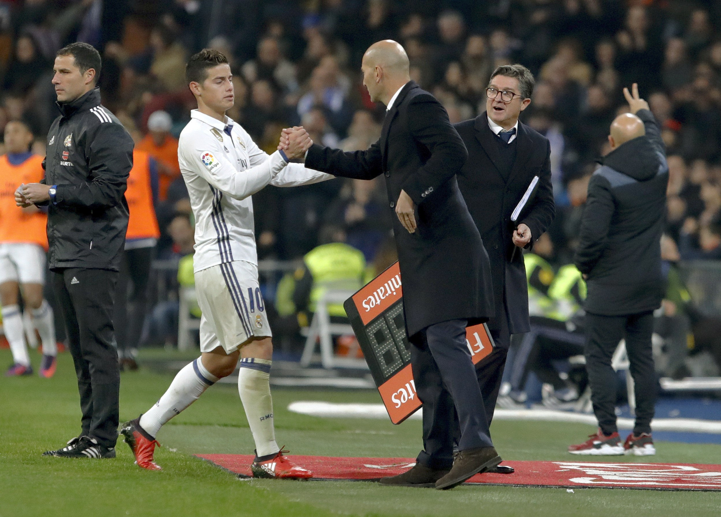  James mantiene invicto a Zidane