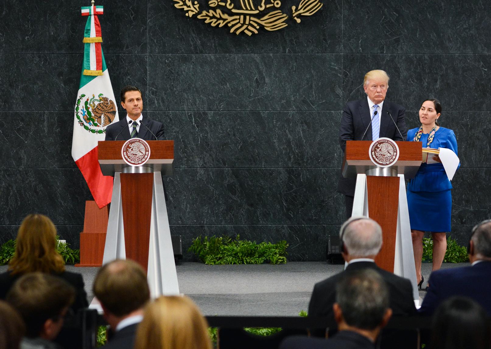  Peña Nieto y Trump hablan por teléfono; acuerdan resolver diferencias sobre pago del muro