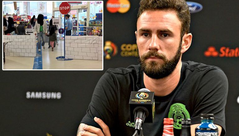  Layún, molesto por broma con el muro