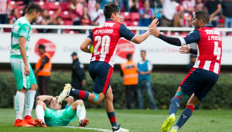  Chivas logra agónico empate