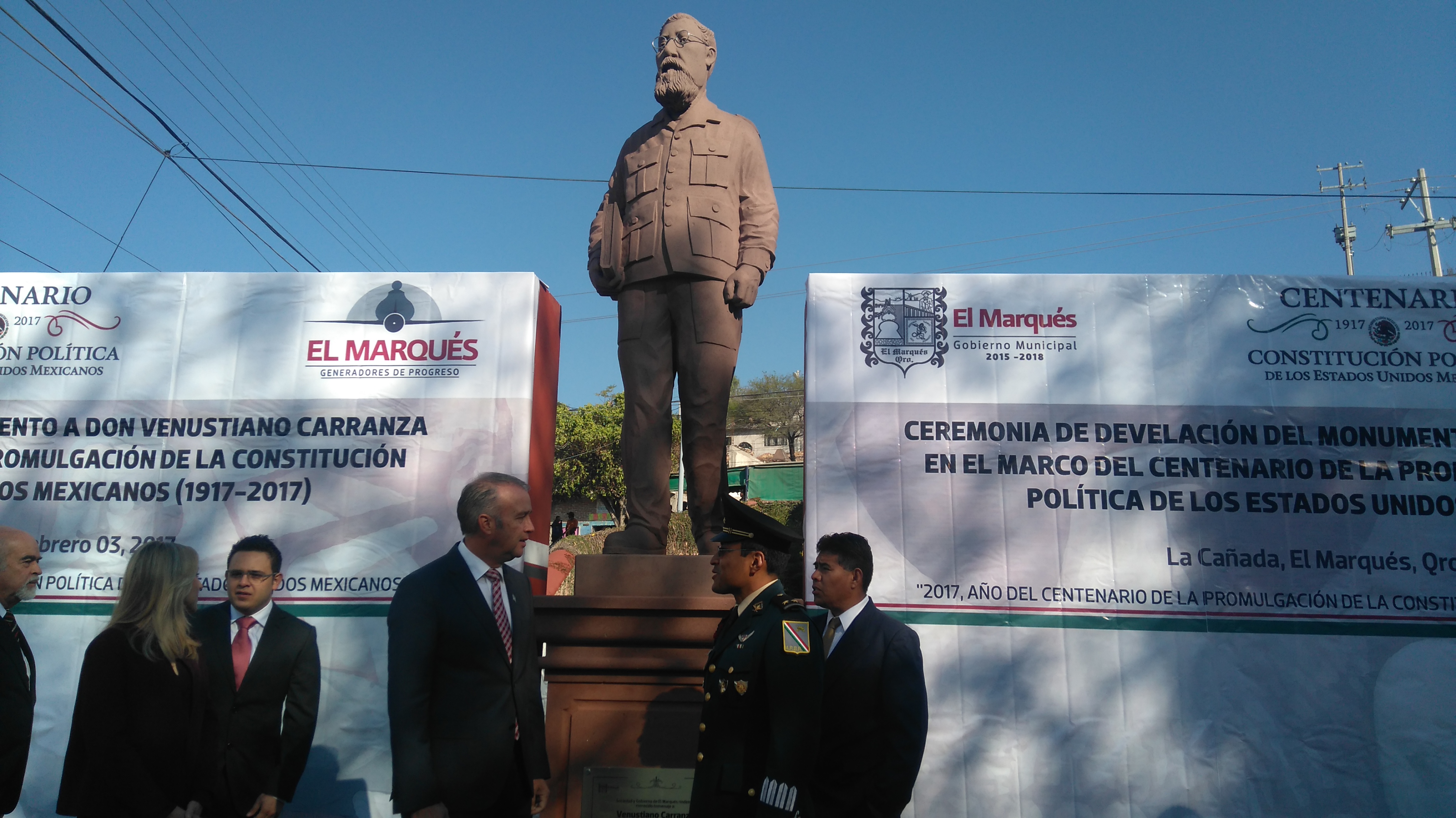  Por centenario de la Constitución, autoridades de El Marqués develan escultura de Venustiano Carranza