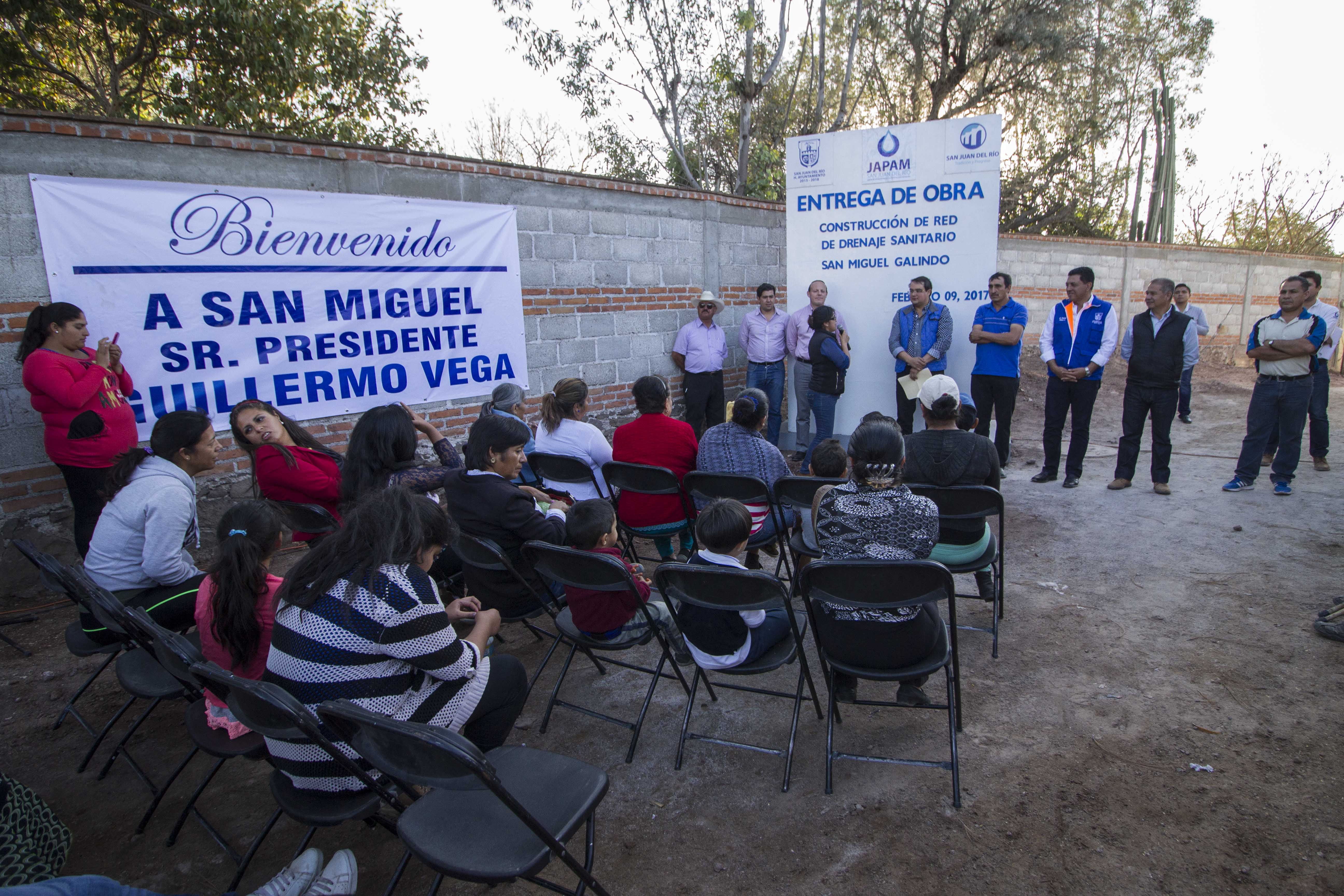  Alcalde de San Juan del Río entrega drenaje sanitario en San Miguel Galindo