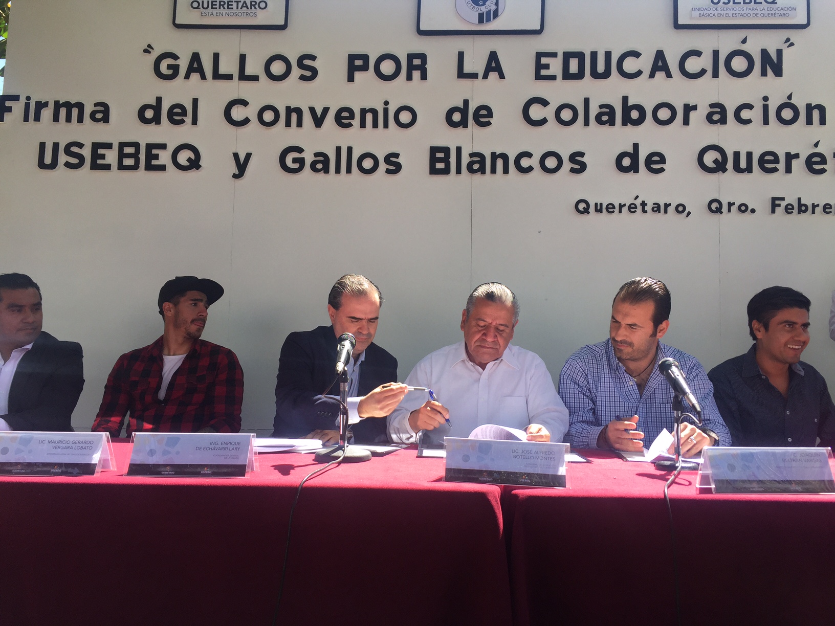  Gallos Blancos fomentará deporte y valores en escuelas de eduación básica adscritas a USEBEQ