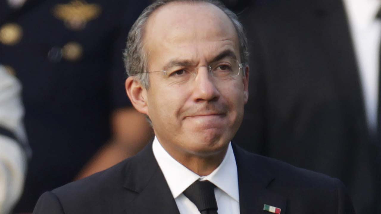  Felipe Calderón donará su pensión a niños con cáncer