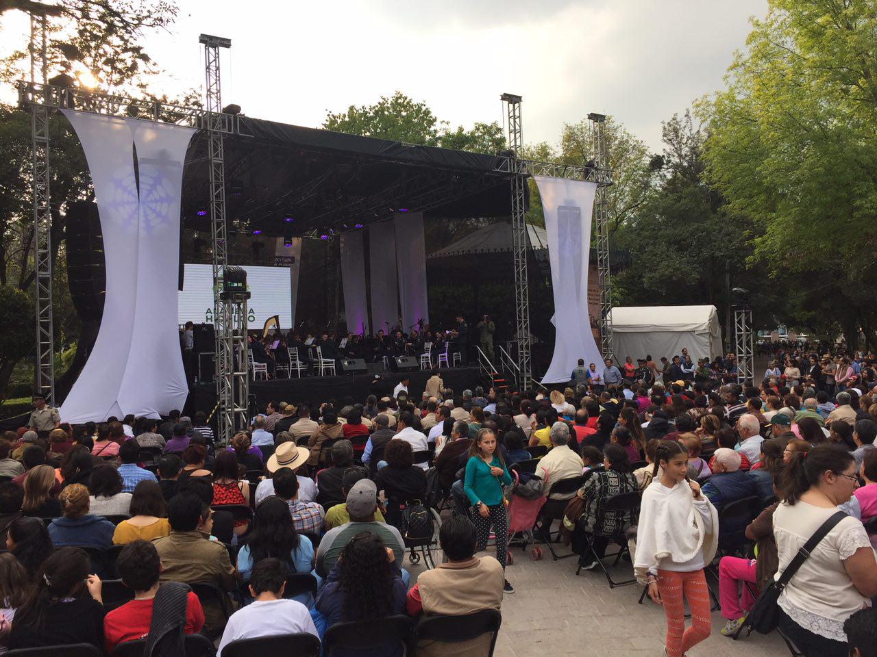  Música y protestas se encuentran en la Alameda Hidalgo