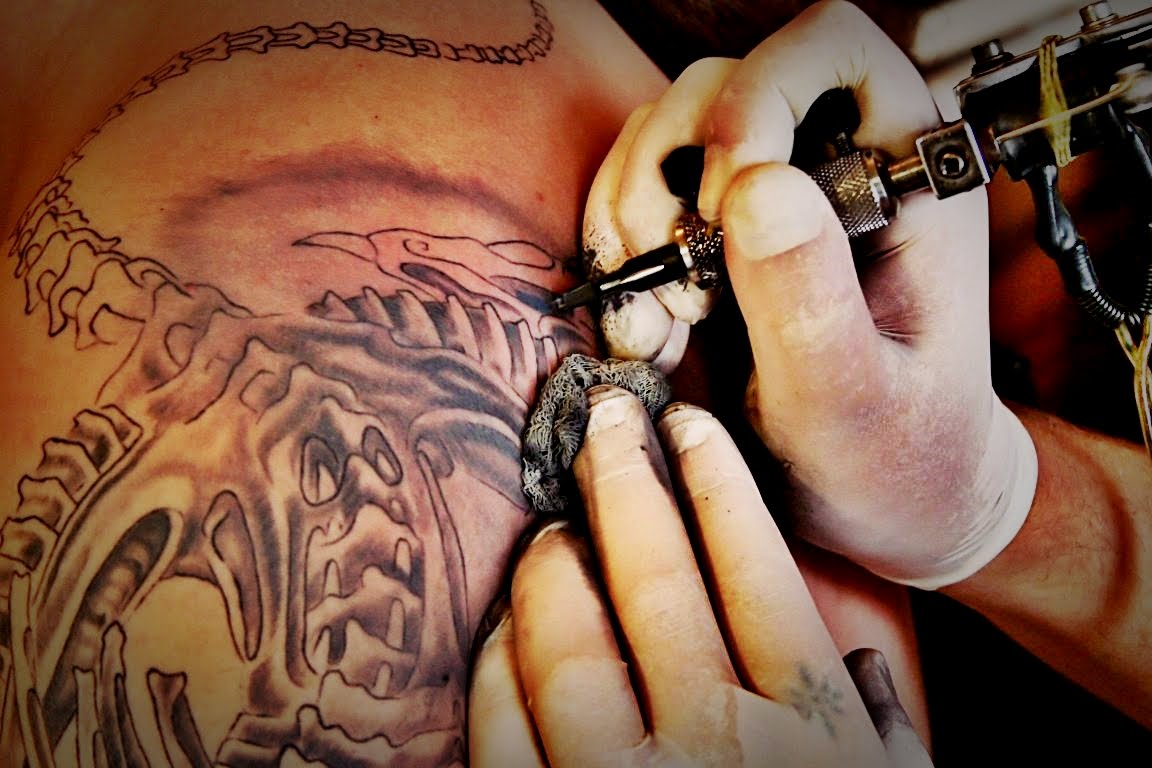  Al menos 25 % de quienes se tatúan se arrepienten después