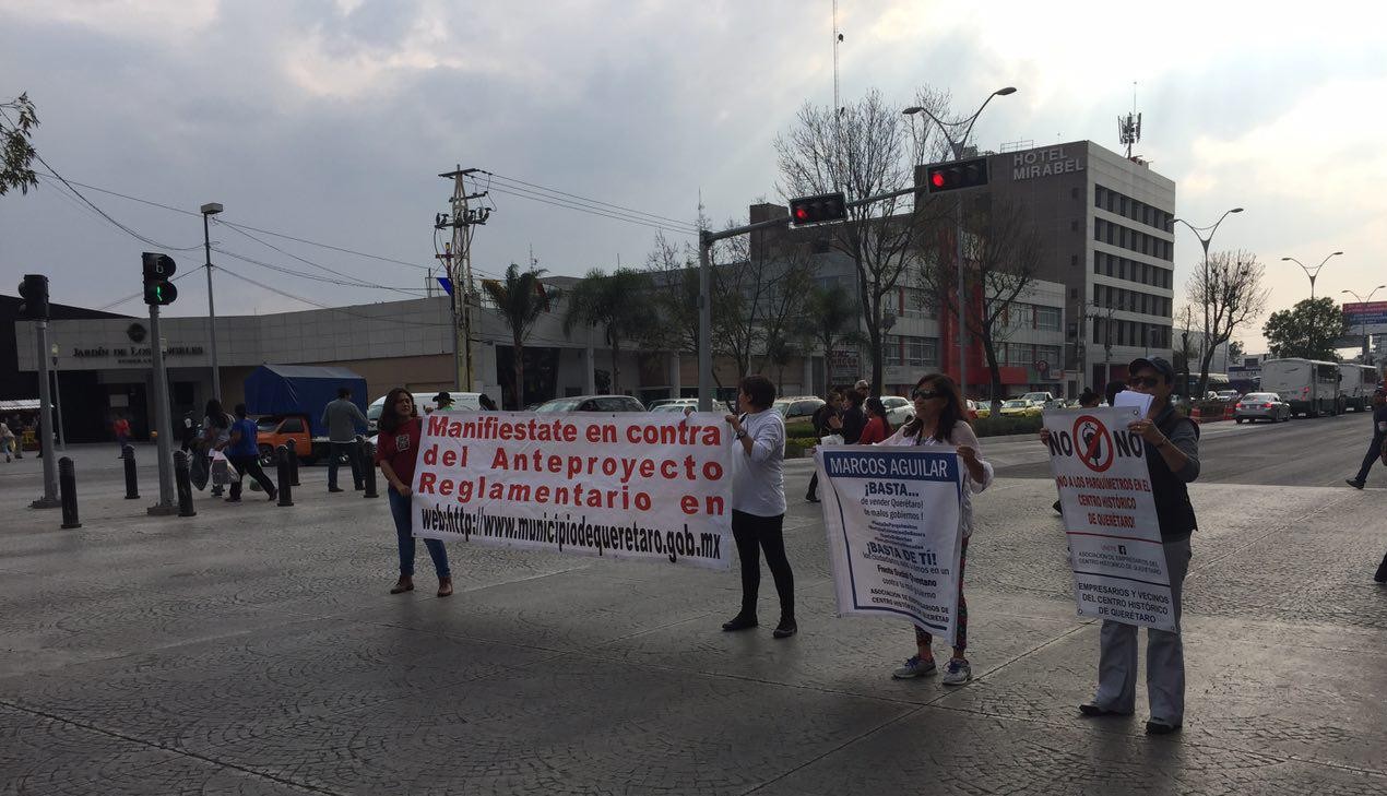  Comerciantes del Centro Histórico de Querétaro vuelven a protestar contra los parquímetros (fotos)