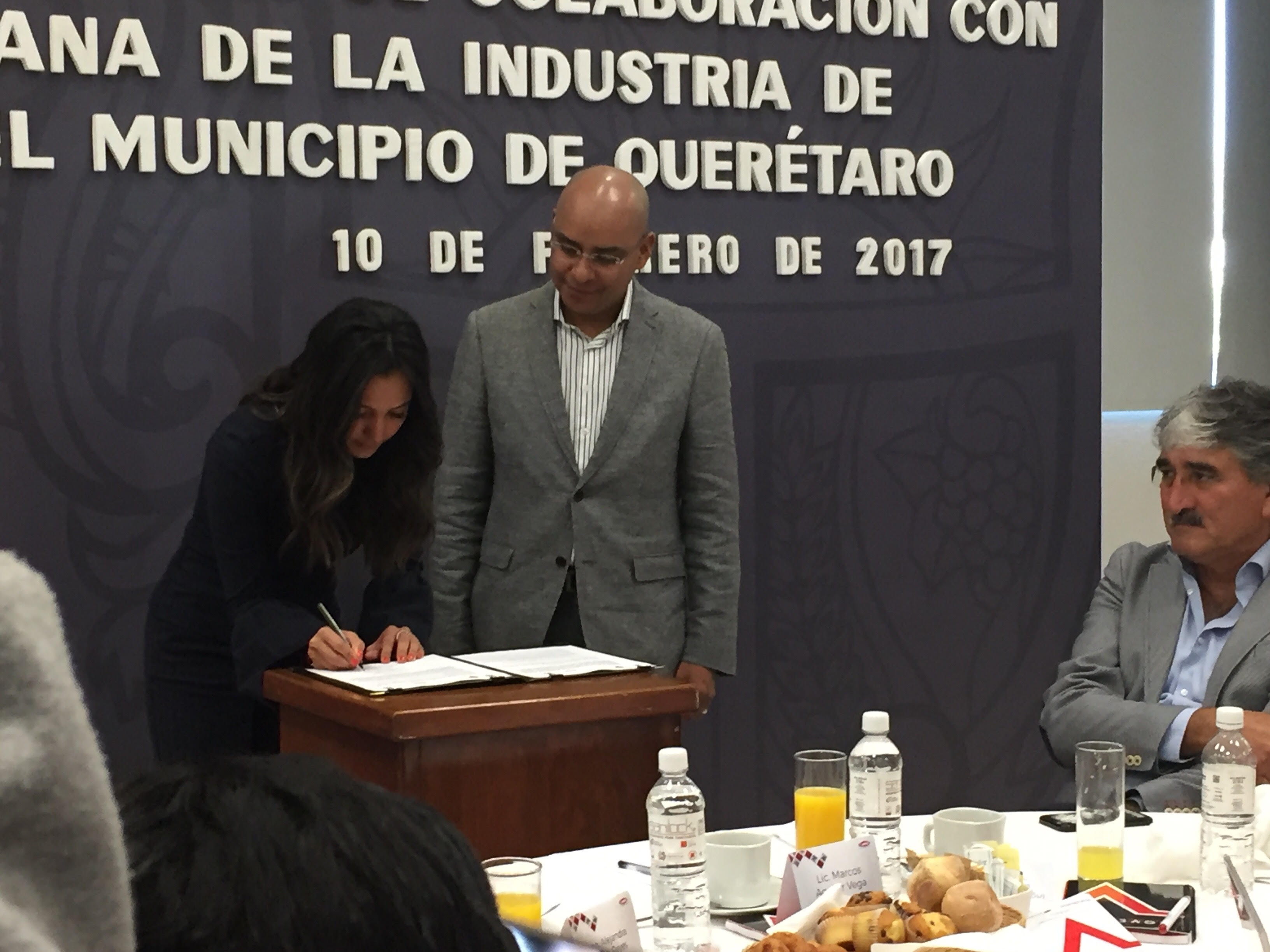  Municipio de Querétaro busca beneficiar con obra pública a contratistas queretanos