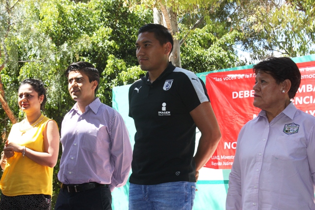  Jugadores de Gallos Blancos conviven con estudiantes de secundaria