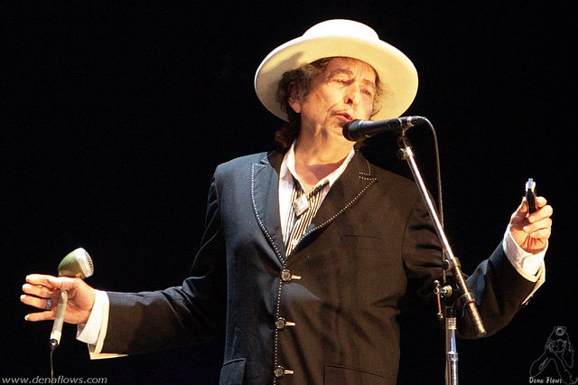  Bob Dylan sí recibirá en Nobel de Literatura este fin de semana