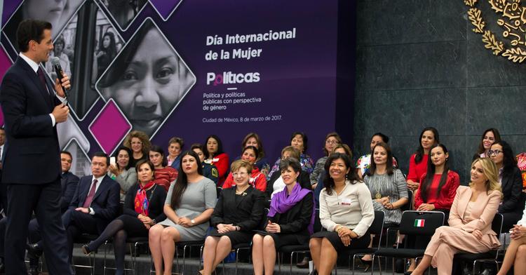 Peña Nieto pide “lucha frontal” contra el “machismo arraigado” en México