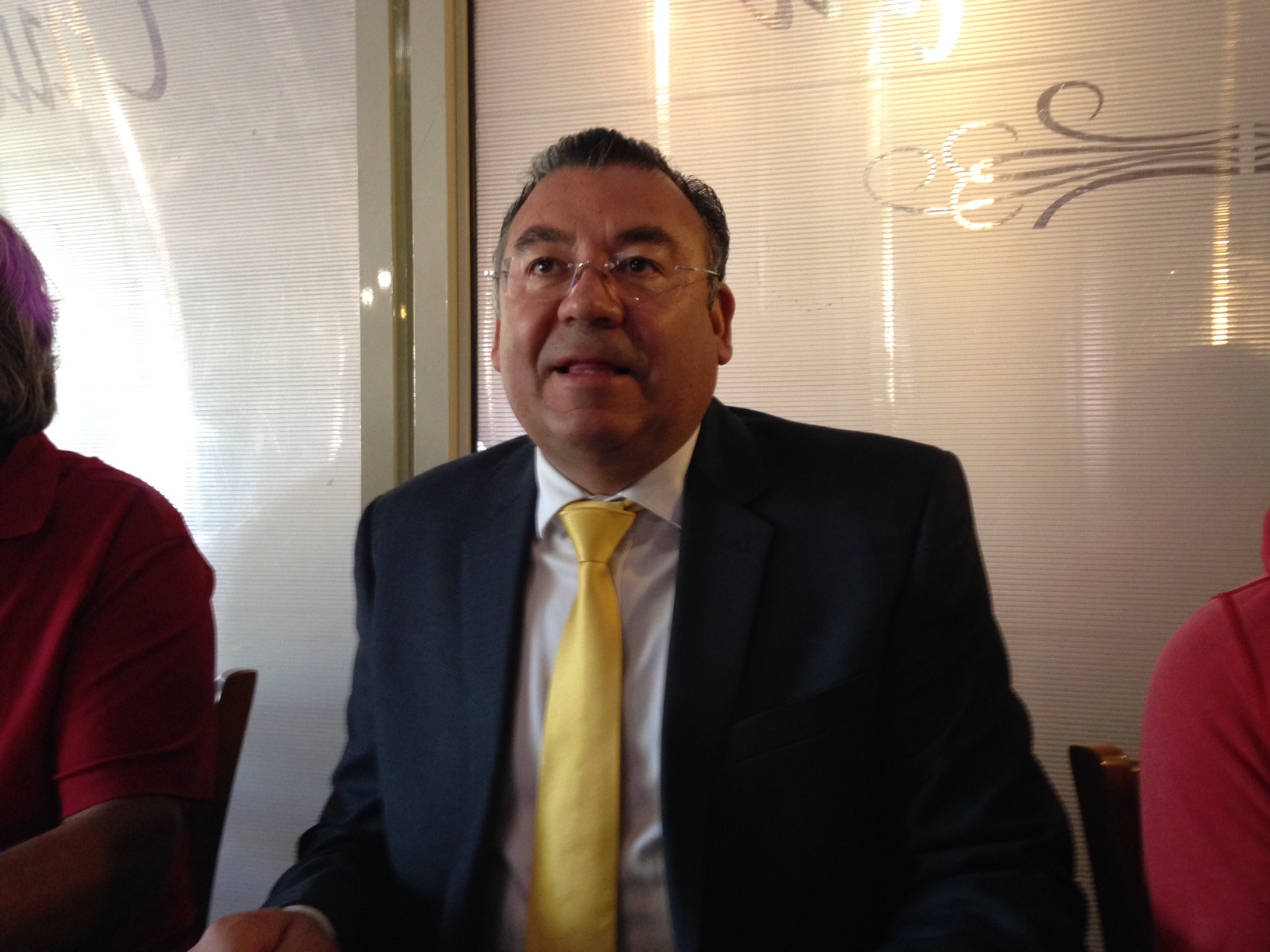  Adolfo Camacho descalifica apoyo de senador Miguel Barbosa a Andrés Manuel López Obrador