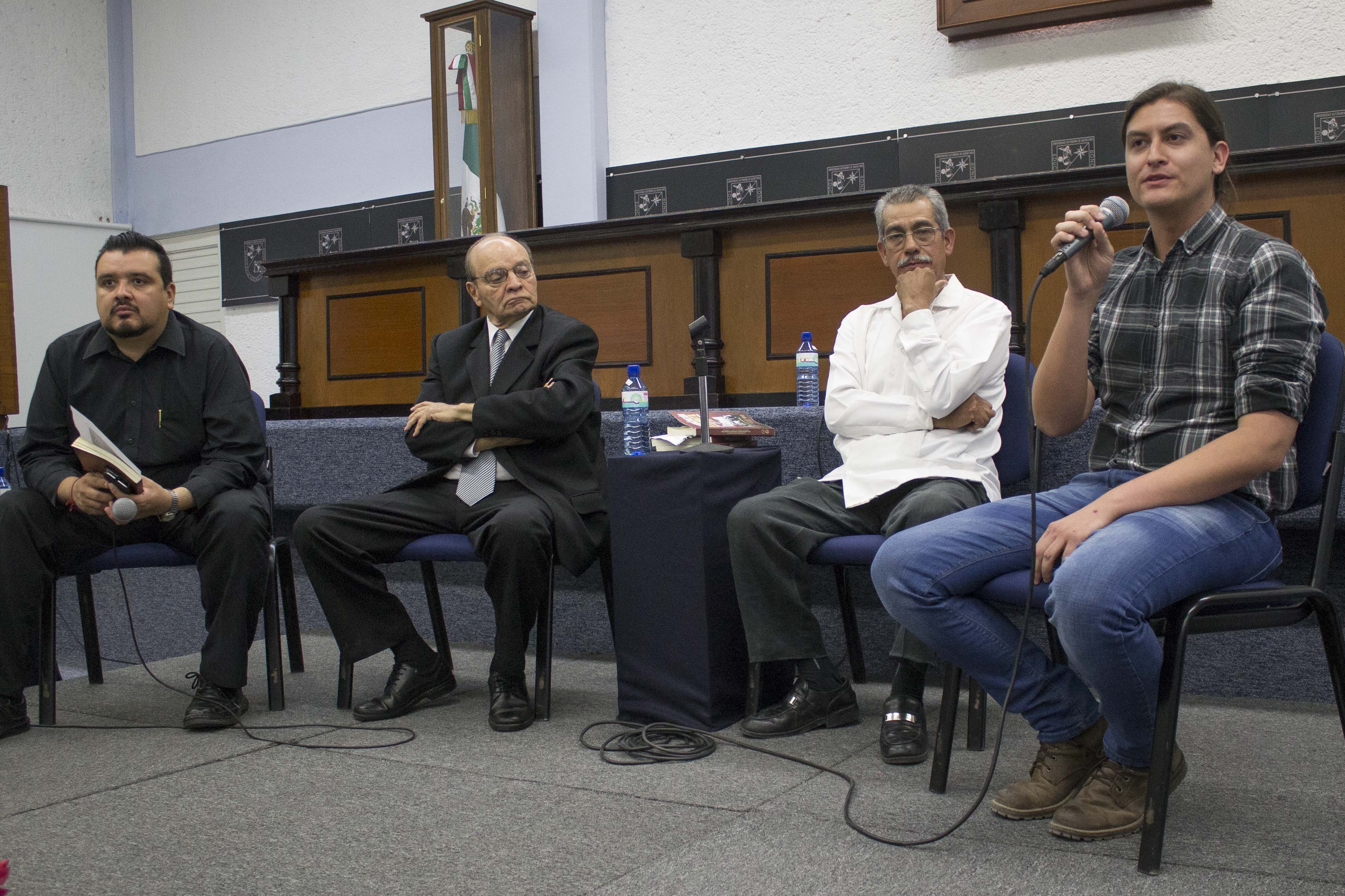  Presentan libro sobre la historia de la organización estudiantil universitaria