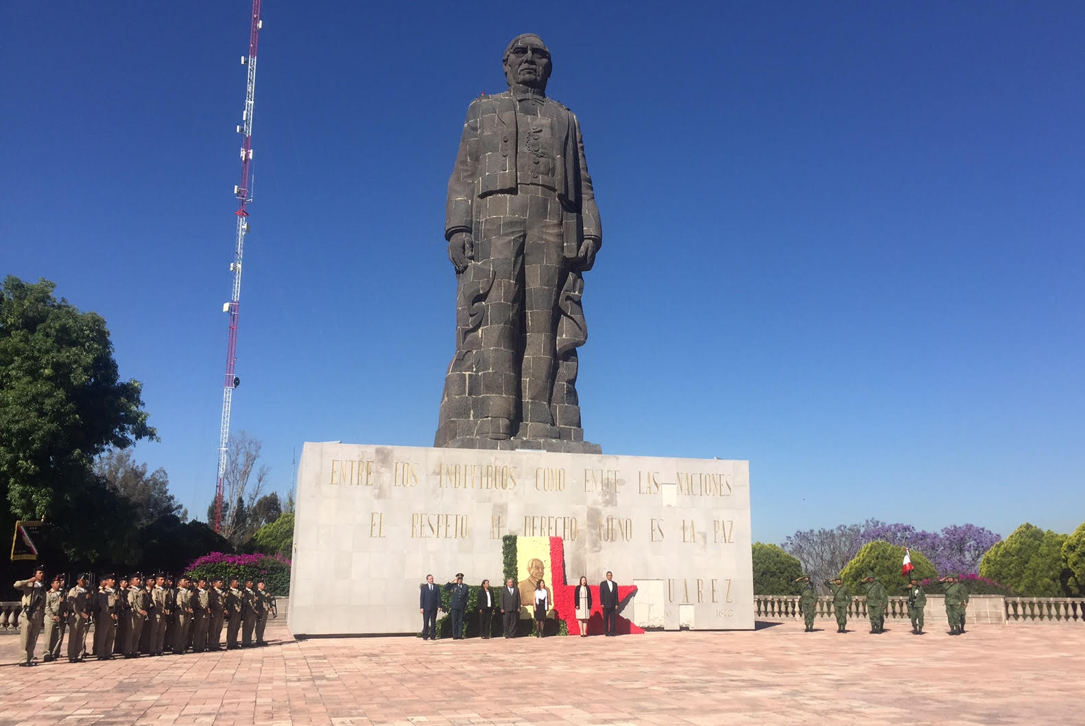  Conmemoran el 211° aniversario del natalicio de Benito Juárez