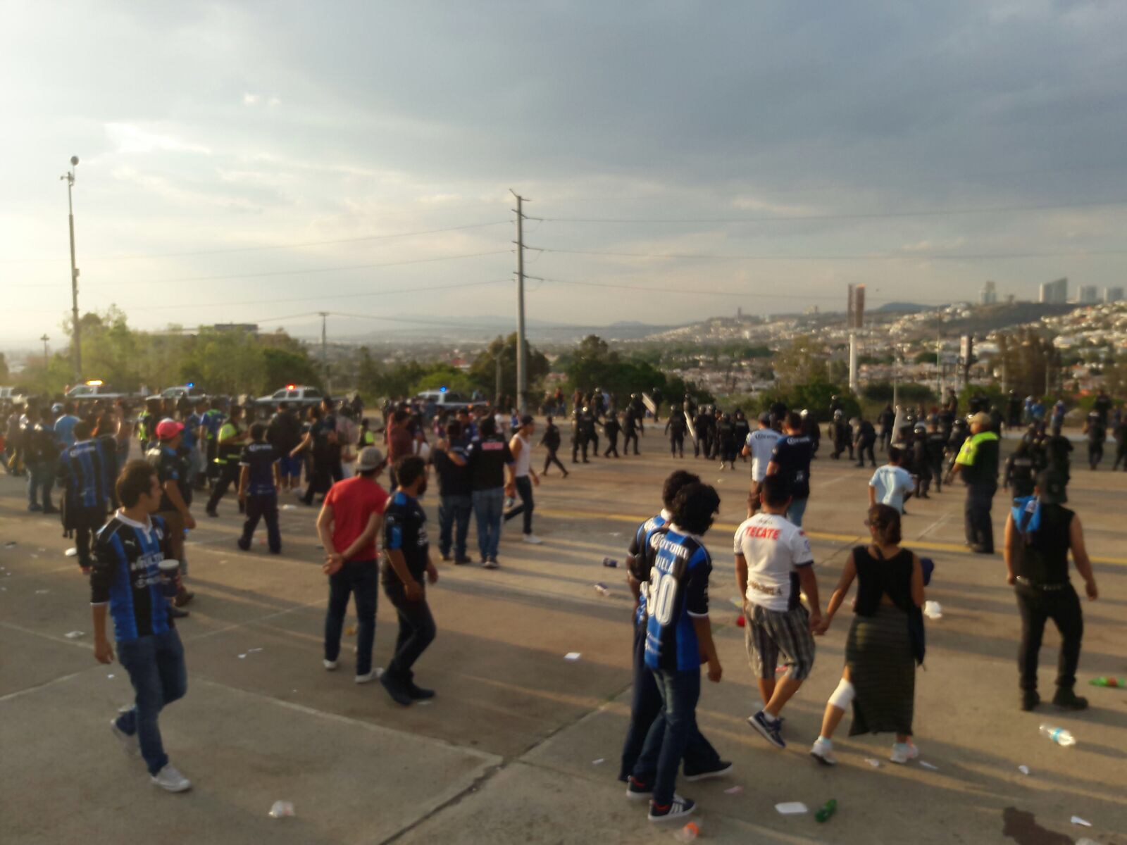  Elementos de la SSPMQ detuvieron a tres hombres tras partido Gallos-Atlas