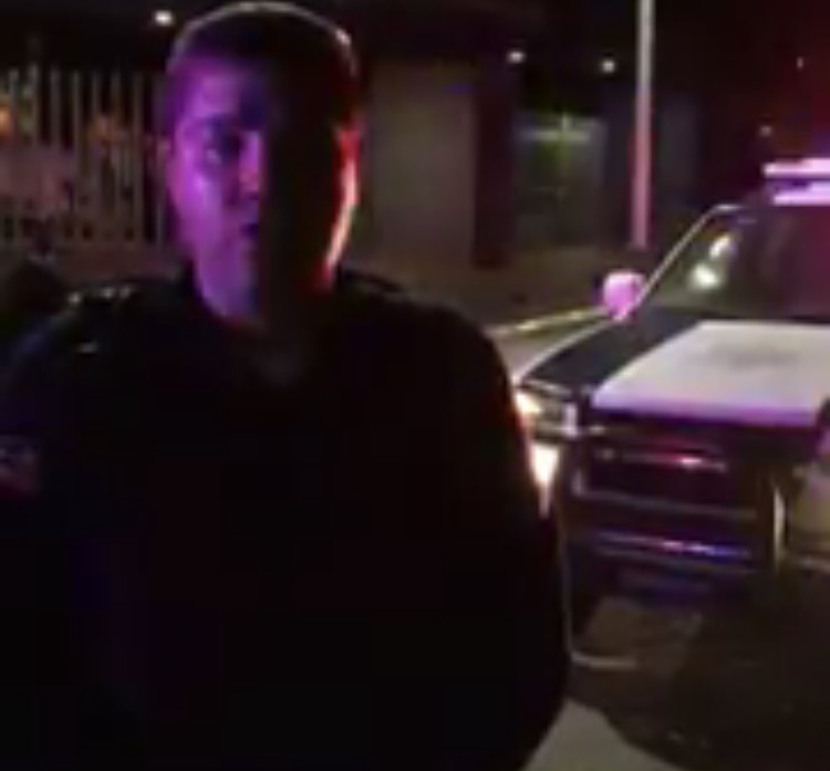  Detienen a sujeto tras intentar huir en Santa Rosa; dos policías tienen heridas leves