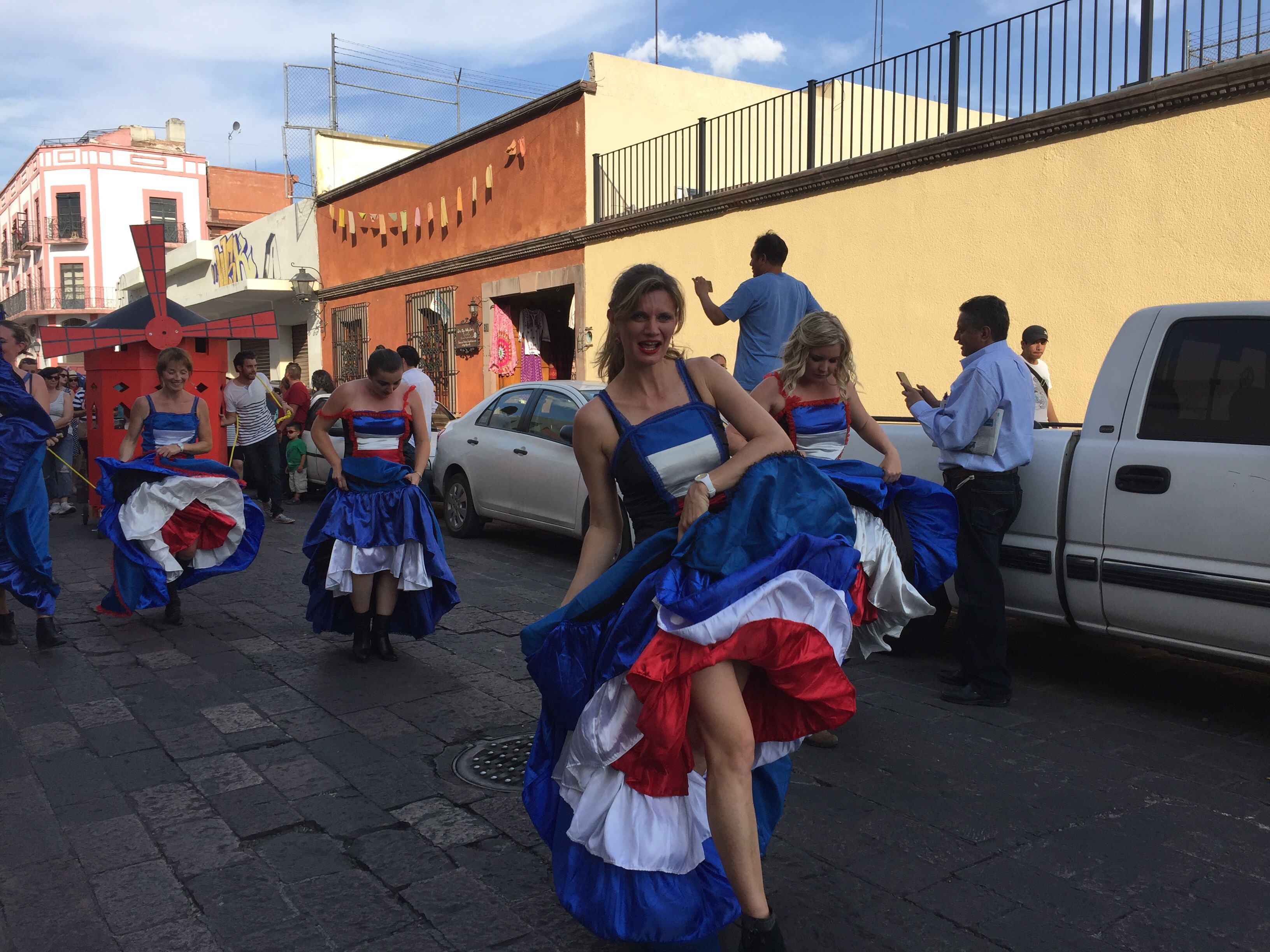  Inauguran Festival de Comunidades Extranjeras con desfile por las calles del Centro Histórico