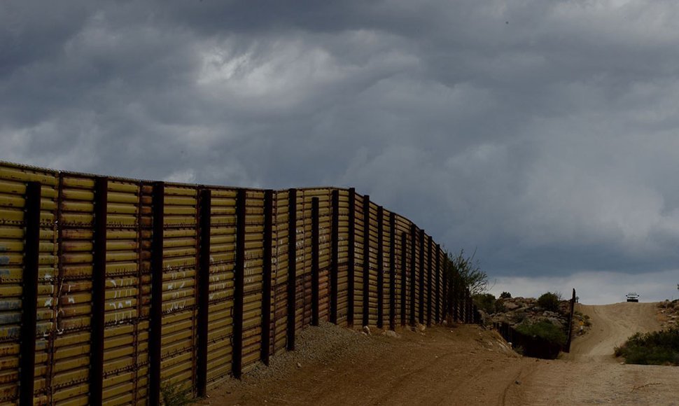  Trump compara el muro con México con la protección de la casa de los Obama