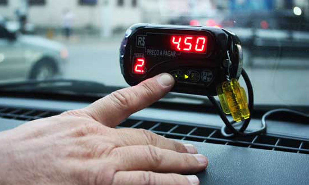  Ven taxistas CTM poco viables los taxímetros