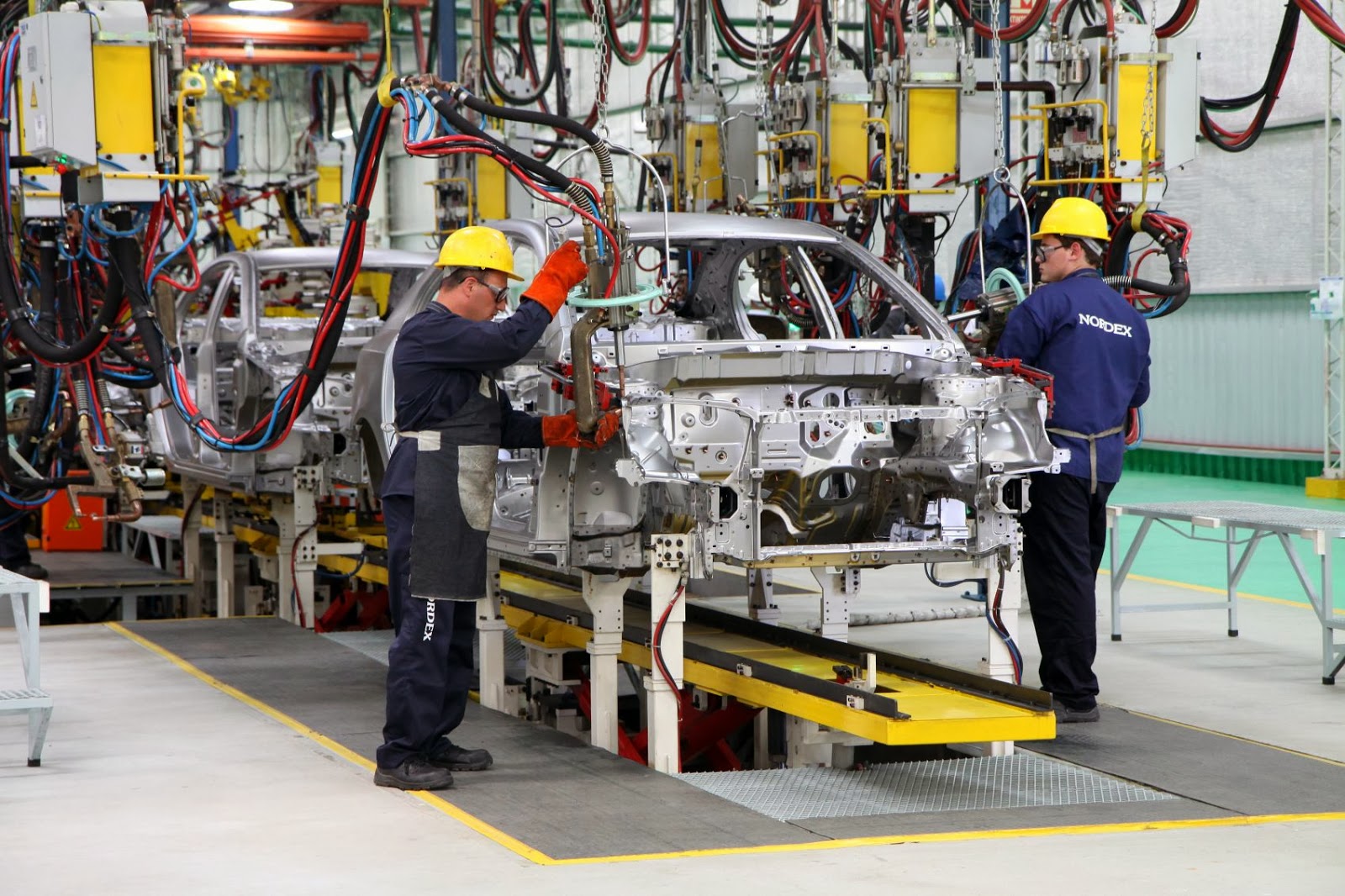  Industria automotriz quiere retener personal