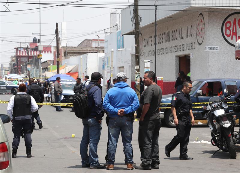  Cuatro policías y un civil mueren en enfrentamiento con asaltantes en México