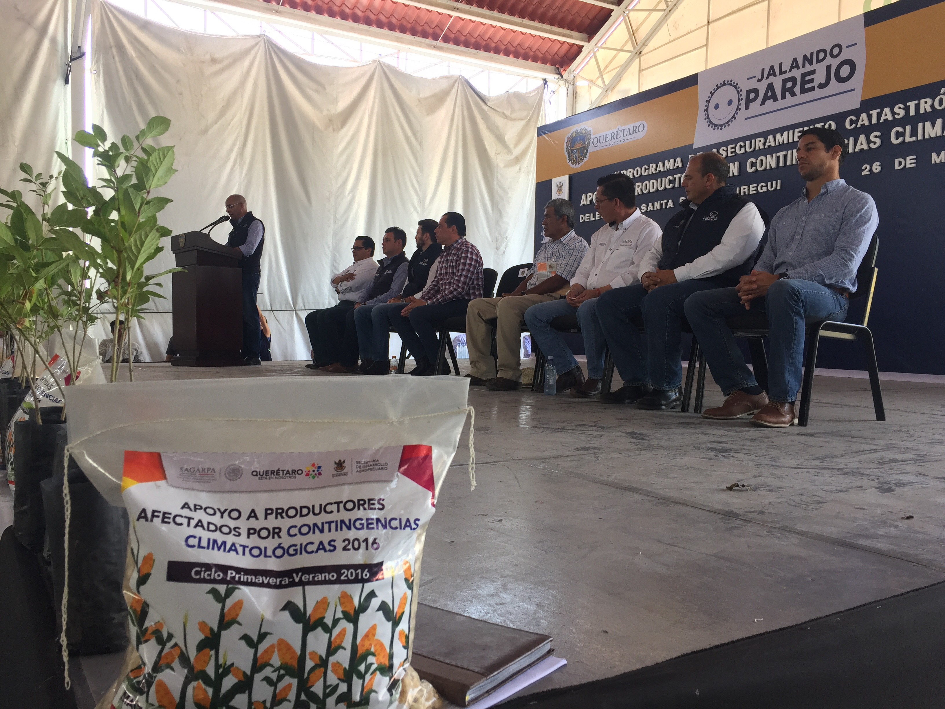  Sagarpa y municipio de Querétaro entregan apoyos a campesinos en riesgo de contingencia