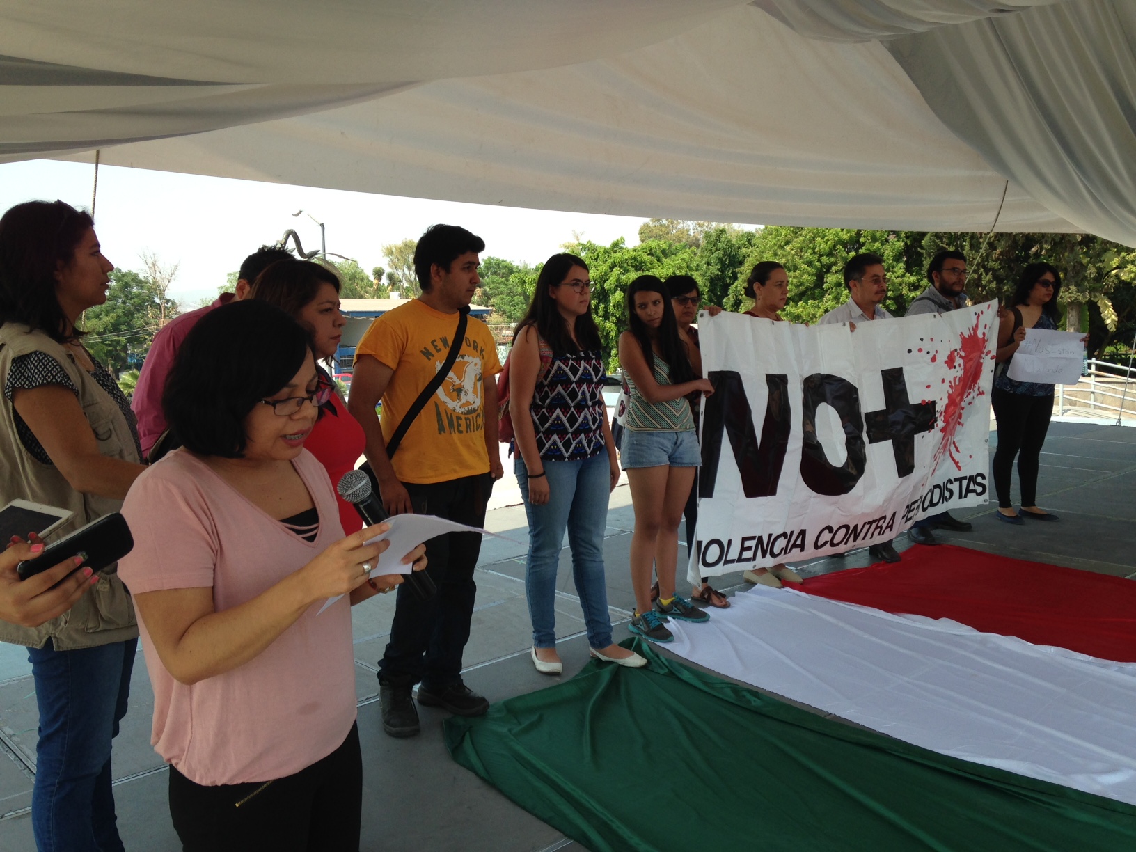  Periodistas de Querétaro se manifiestan en la Rectoría de la UAQ contra la violencia