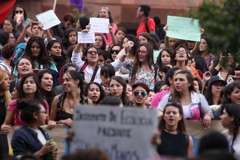  Estudiantes marchan y exigen justicia por asesinato de mujer en la UNAM