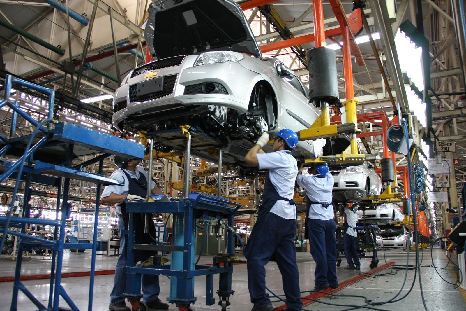  México elevó exportaciones de automóviles a EEUU pese a negociación del TLCAN