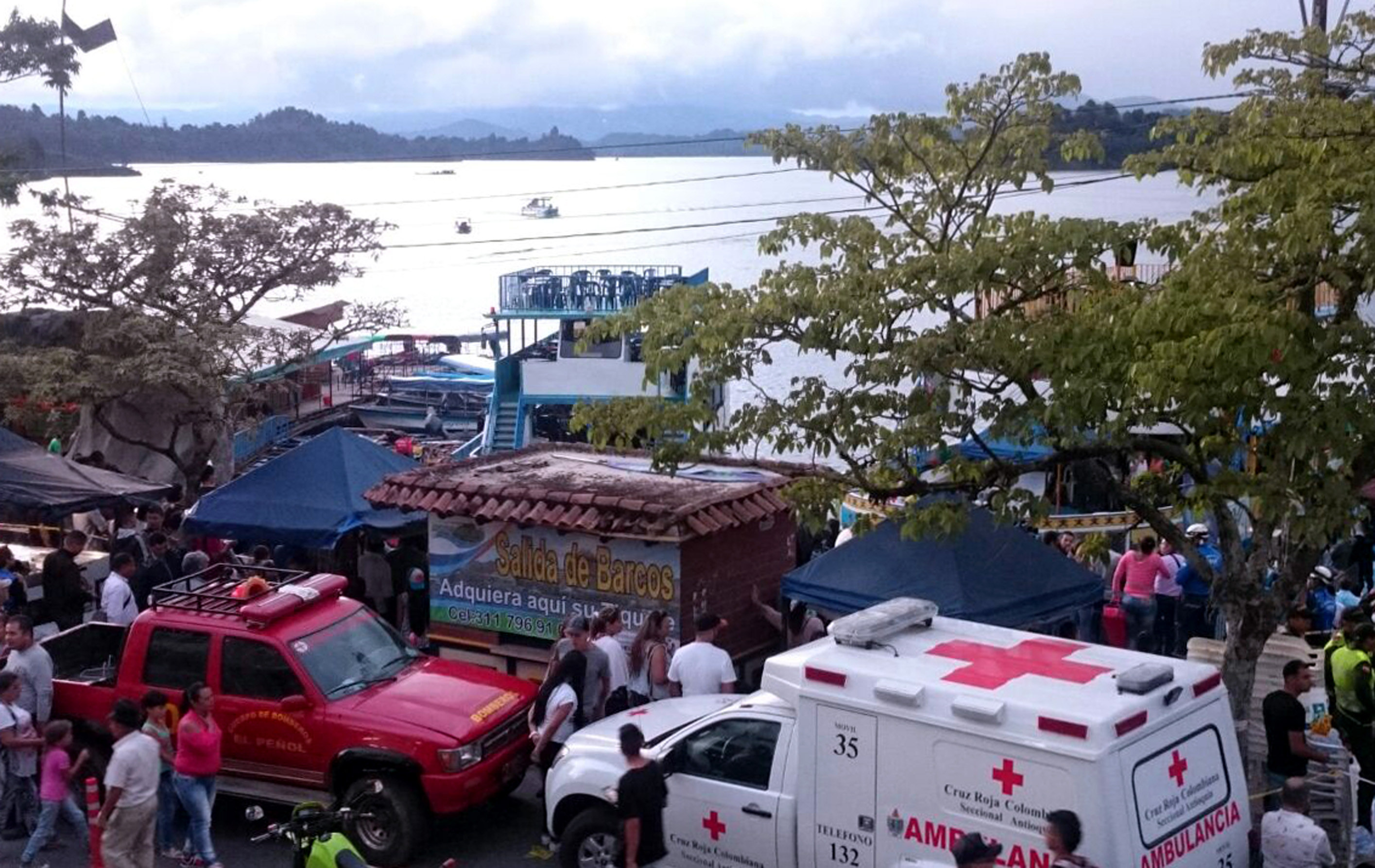  Naufragio de buque turístico colombiano deja nueve muertos y 28 heridos