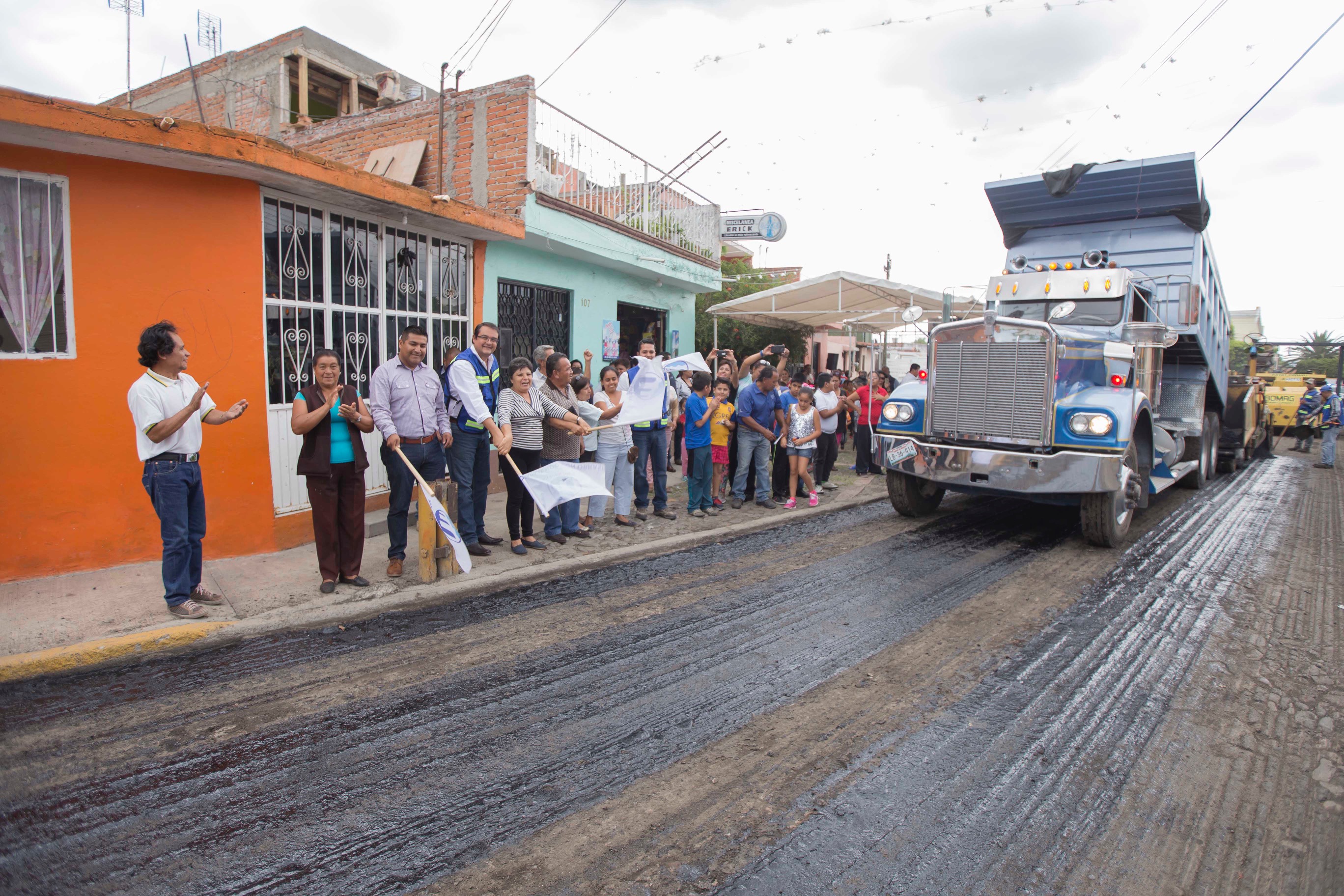  Alcalde de San Juan del Río inaugura obras de pavimentación en colonia Infonavit San Isidro