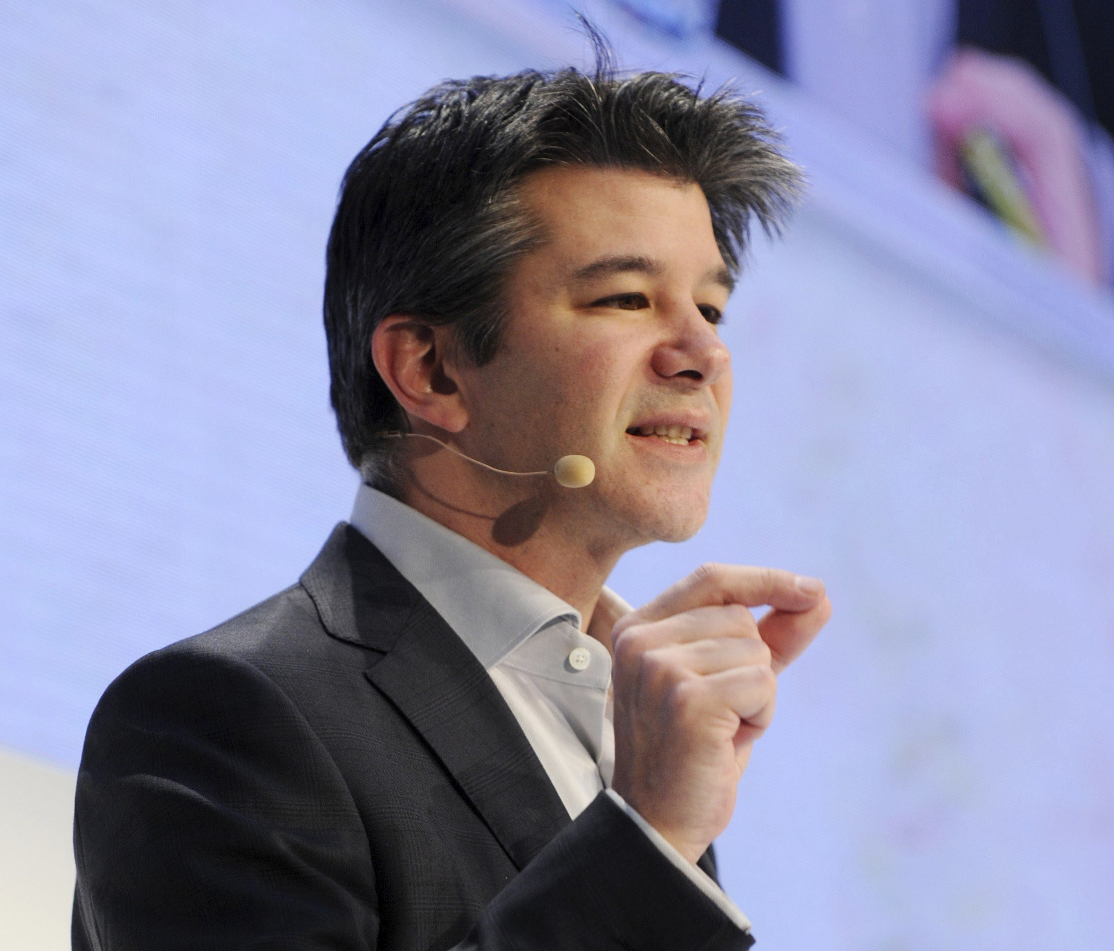  CEO de Uber renuncia por presiones de accionistas