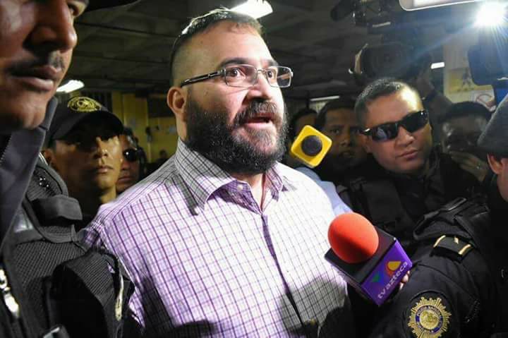  Javier Duarte interrumpe huelga de hambre