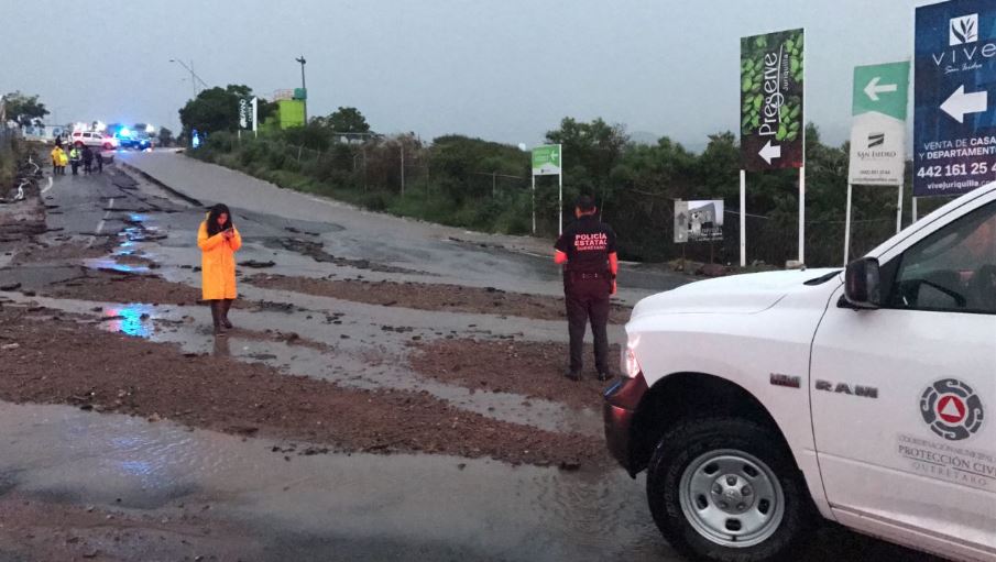  Encharcamiento en Autopista 57 paraliza tráfico en dirección a San Luis Potosí