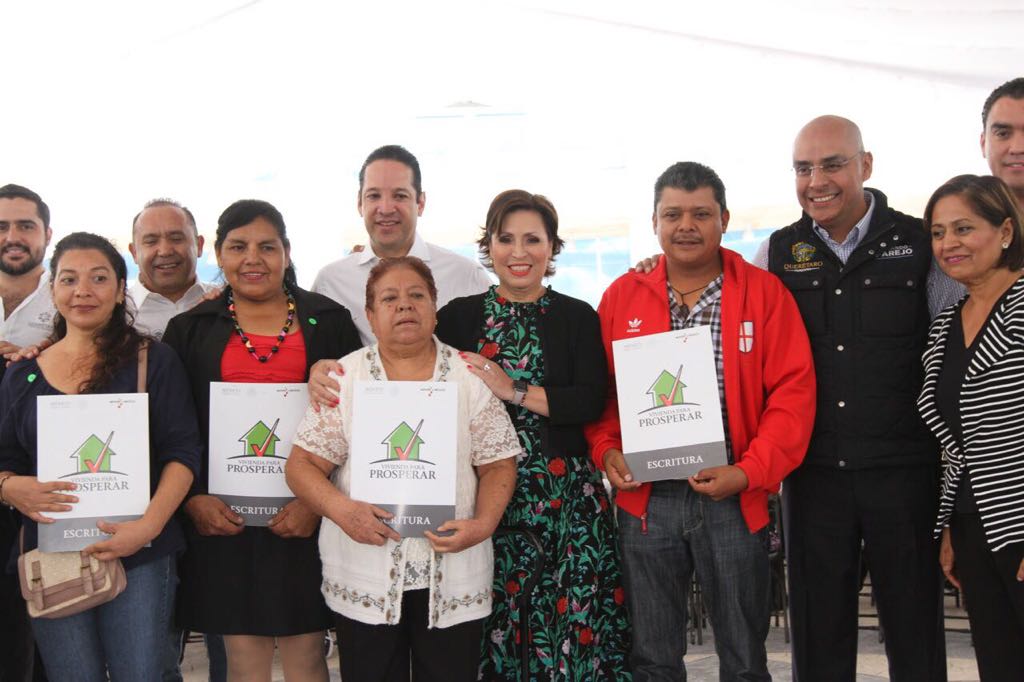  Entrega Rosario Robles mil 300 escrituras a habitantes de 12 municipios