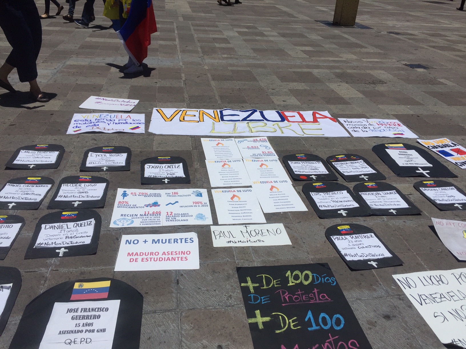 Venezolanos en Querétaro protestan contra constituyente de Maduro