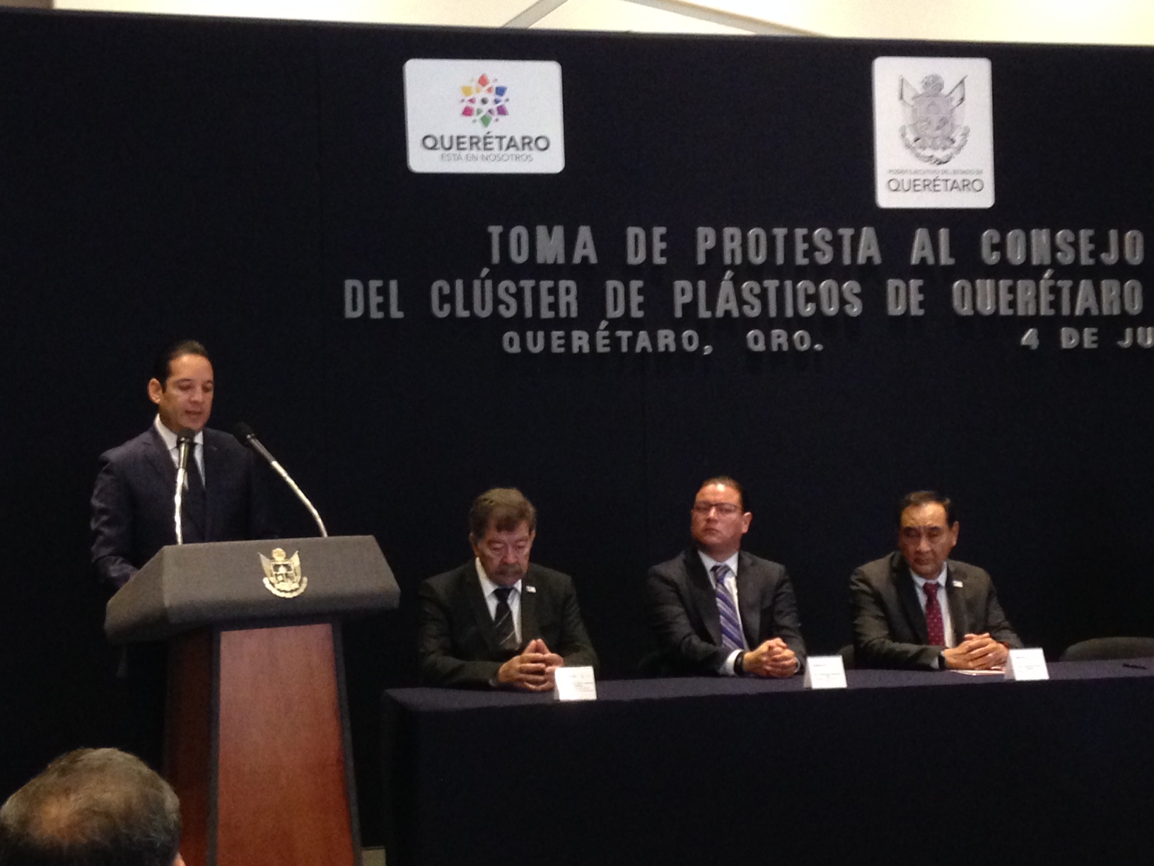  Pancho Domínguez toma protesta a primer consejo directivo del Clúster de Plásticos