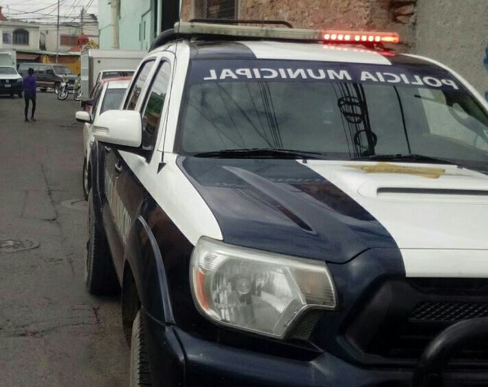  Policía municipal de Querétaro detiene a hombre con arma de fuego