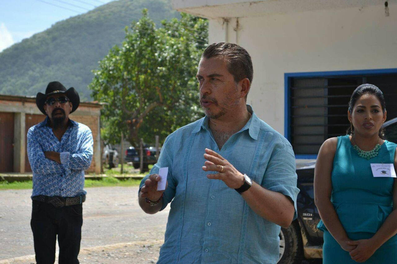  “He gestionado 17 millones 400 mil pesos para obras en la Sierra Gorda”: Hugo Cabrera