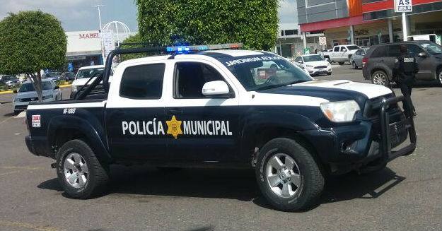  Policía municipal de Querétaro ubica tractocamión cuya caja tenía reporte de robo