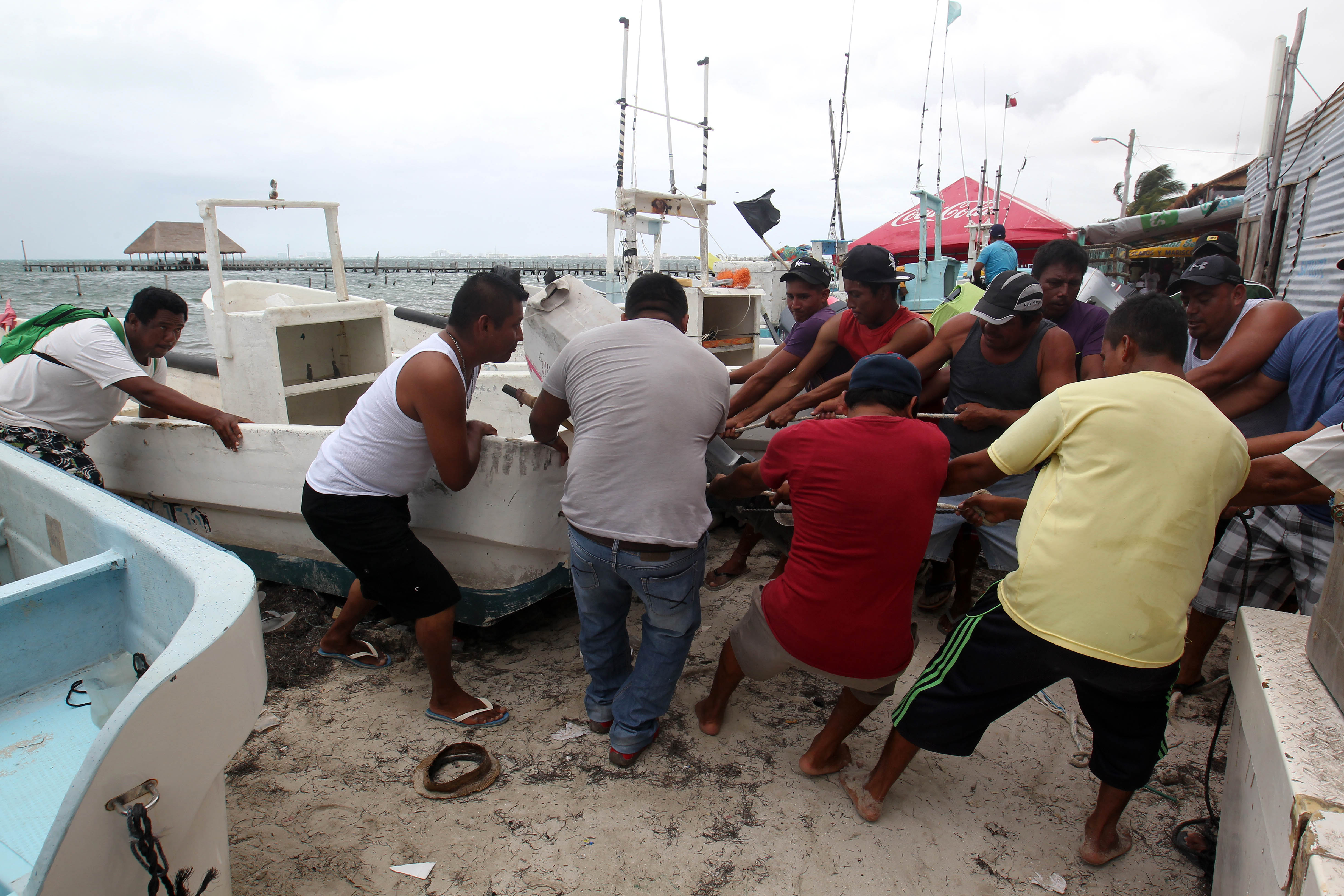 Sin víctimas mortales aún, tormenta Franklin avanza por Península de Yucatán