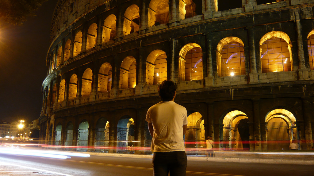 El Coliseo apaga sus luces en homenaje a las víctimas de Las Ramblas