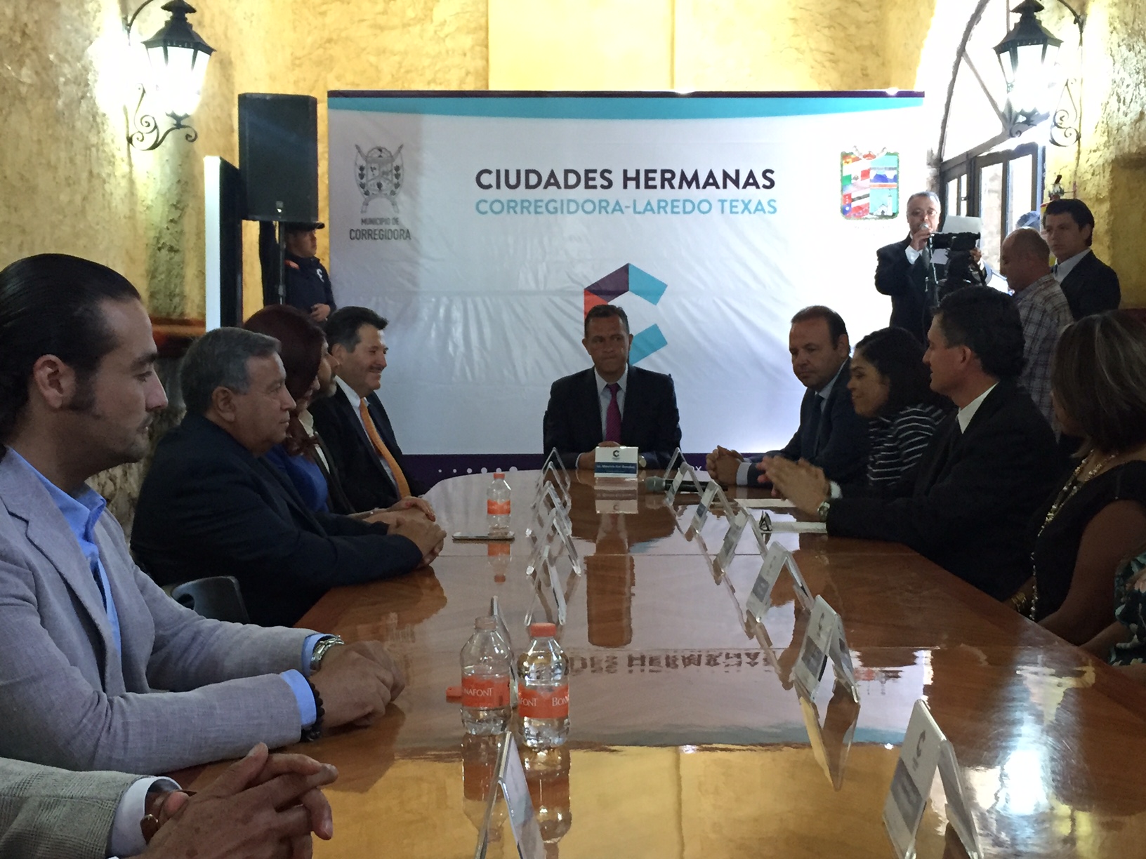  Alcalde de Laredo reconoce esfuerzos en seguridad hechos por Corregidora